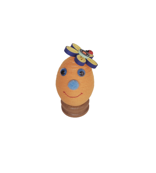 Oua din polistiren realizat din bumbac colorat, floare din bumbac crosetata si gargarita.
