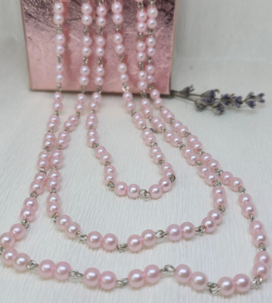 Colier lung cu perle acrilice roz pastel