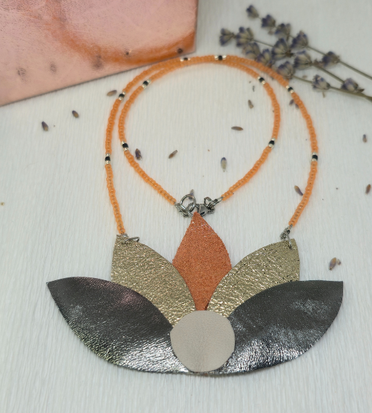 Pandantiv handmade „Golden Sunset Lotus”