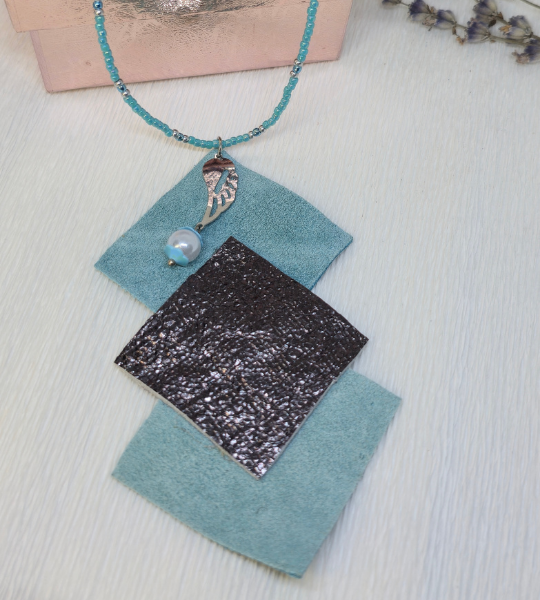 Pandantiv handmade „Ocean Breeze” cu perlă și aripă metalică