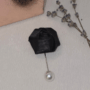 Broșă handmade - Black Rose Elegance
