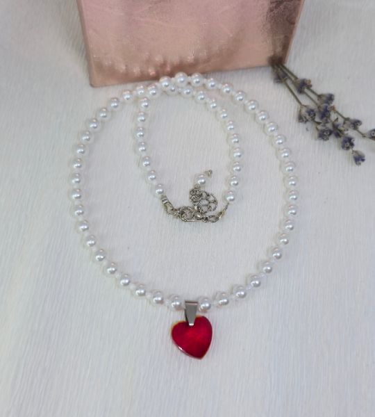 Colier handmade „Swarovski Heart” cu perle albe și pandantiv