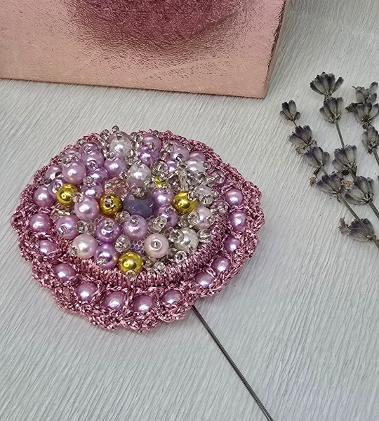 Broșă handmade – Royal Pearl Bloom
