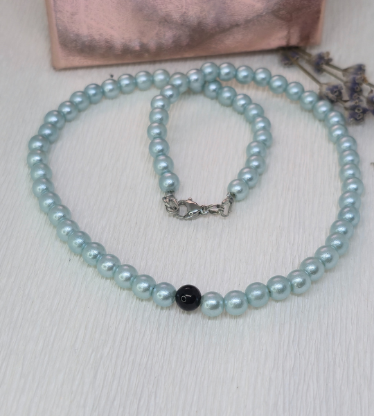 Colier handmade „Blue Harmony” cu perle bleu și agată neagră