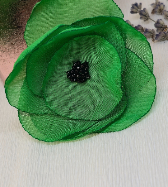 Broșă handmade – Emerald Bloom