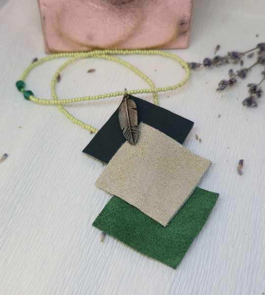 Pandantiv handmade „Spirit Verde” cu piele naturală