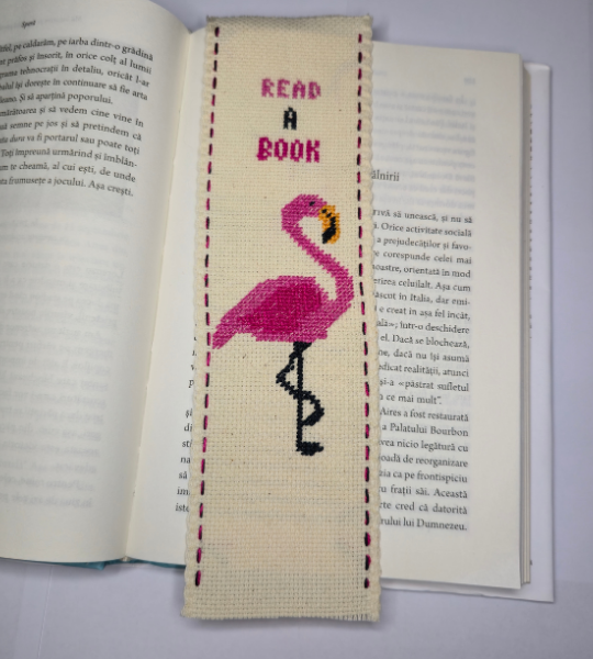 Semn de carte handmade „Flamingo – Read a Book”