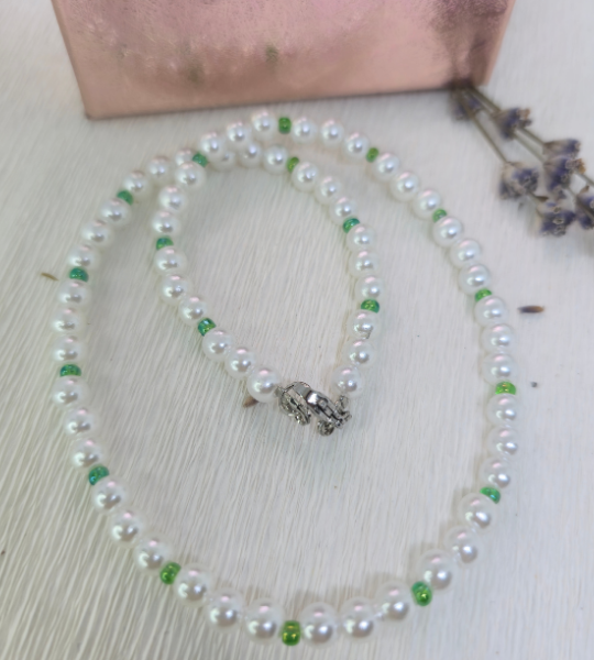 Colier handmade „Emerald Glow” cu mărgele toho verzi