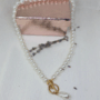Colier handmade „Pearl Drop” cu perle albe și pandantiv lacrimă