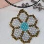 Pandantiv floare albă
