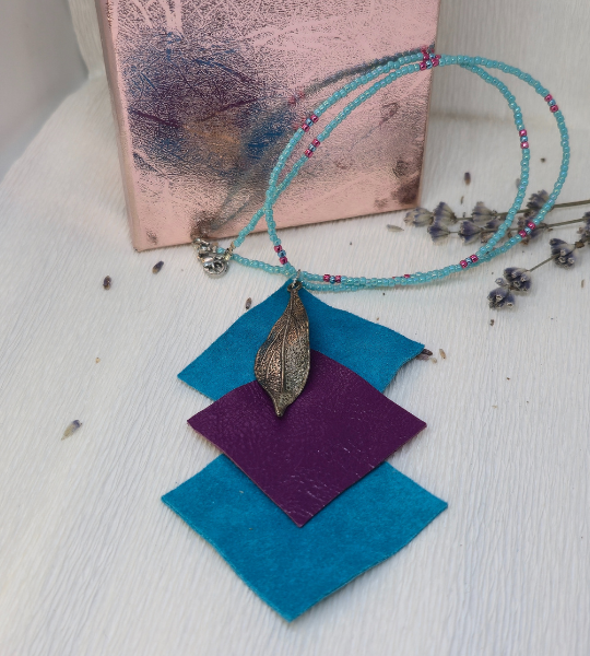 Pandantiv handmade „Mystic Leaf” cu piele naturală