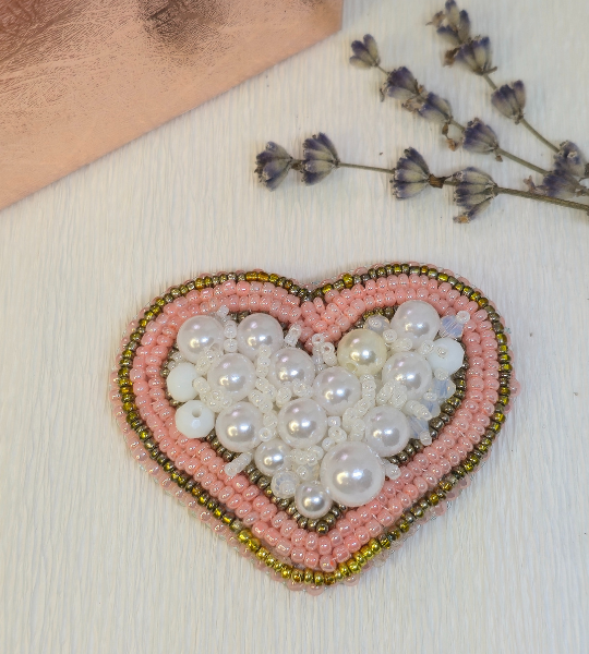 Broșă handmade – Pearl Romance