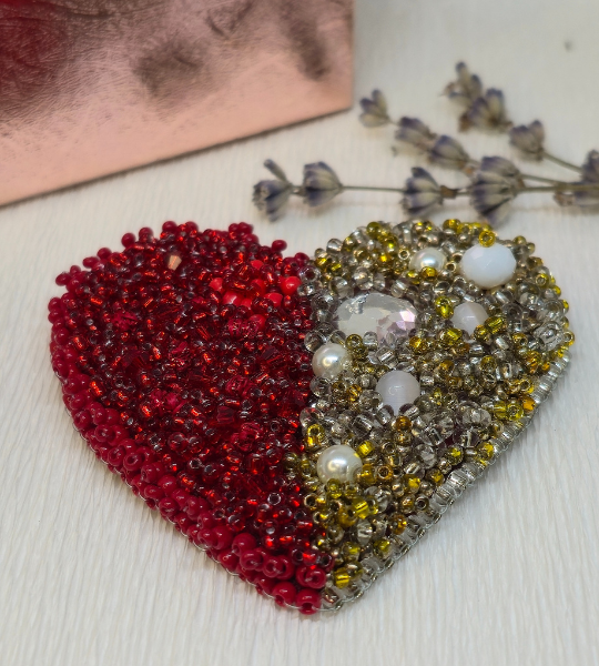 Broșă handmade - Glamour Heart